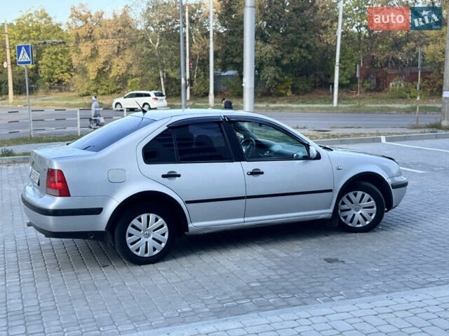 Сірий Фольксваген Бора, об'ємом двигуна 1.6 л та пробігом 350 тис. км за 3600 $, фото 4 на Automoto.ua