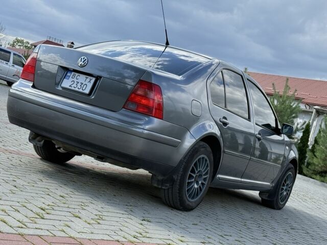 Фольксваген Бора 2003 у Золочів на Automoto.ua Сірий Фольксваген Бора, об'ємом двигуна 2 л та пробігом 302 тис. км за 3900 $, фото 1 на Automoto.ua
