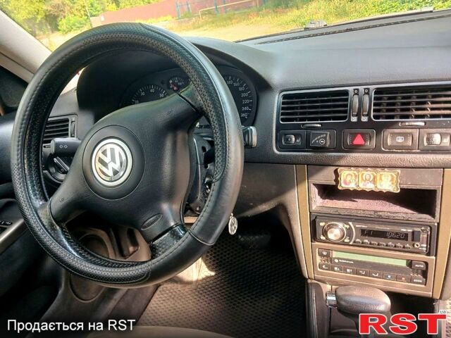 Серый Фольксваген Бора, объемом двигателя 1.6 л и пробегом 200 тыс. км за 3999 $, фото 4 на Automoto.ua