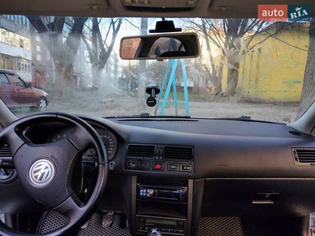 Серый Фольксваген Бора, объемом двигателя 1.6 л и пробегом 250 тыс. км за 3599 $, фото 5 на Automoto.ua