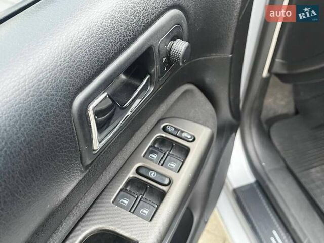 Серый Фольксваген Бора, объемом двигателя 1.6 л и пробегом 236 тыс. км за 5500 $, фото 9 на Automoto.ua