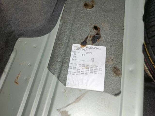 Фольксваген Бора 2003 в Александрие на Automoto.ua Серый Фольксваген Бора, объемом двигателя 1.6 л и пробегом 192 тыс. км за 4800 $, фото 19 на Automoto.ua