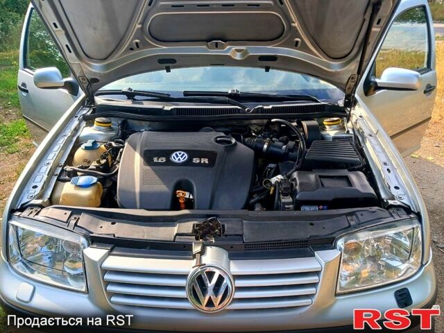 Серый Фольксваген Бора, объемом двигателя 1.6 л и пробегом 200 тыс. км за 3999 $, фото 5 на Automoto.ua