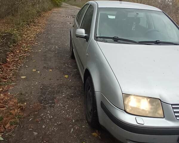 Серый Фольксваген Бора, объемом двигателя 1.6 л и пробегом 308 тыс. км за 3400 $, фото 6 на Automoto.ua