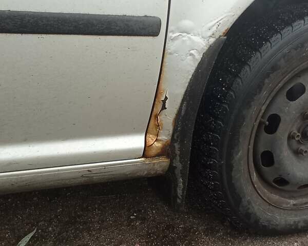 Серый Фольксваген Бора, объемом двигателя 1.6 л и пробегом 308 тыс. км за 3400 $, фото 4 на Automoto.ua