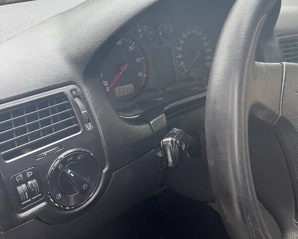 Серый Фольксваген Бора, объемом двигателя 1.6 л и пробегом 263 тыс. км за 3600 $, фото 3 на Automoto.ua