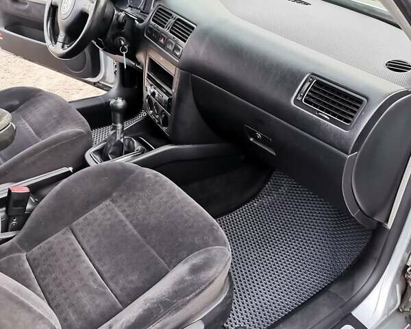 Серый Фольксваген Бора, объемом двигателя 1.98 л и пробегом 215 тыс. км за 3850 $, фото 21 на Automoto.ua