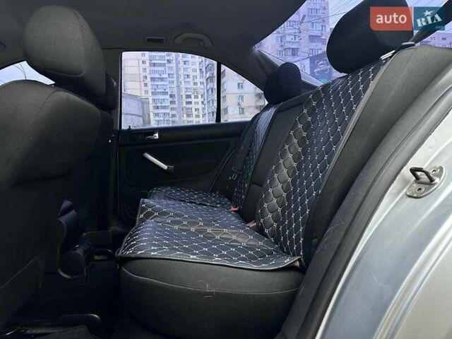 Сірий Фольксваген Бора, об'ємом двигуна 1.6 л та пробігом 295 тис. км за 3590 $, фото 9 на Automoto.ua