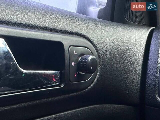 Сірий Фольксваген Бора, об'ємом двигуна 1.6 л та пробігом 295 тис. км за 3590 $, фото 15 на Automoto.ua