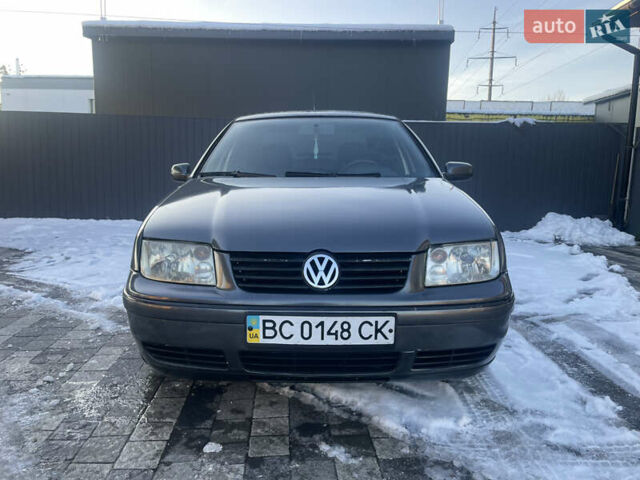 Сірий Фольксваген Бора, об'ємом двигуна 1.6 л та пробігом 315 тис. км за 4300 $, фото 2 на Automoto.ua