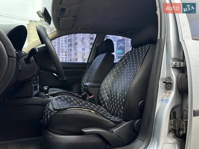 Сірий Фольксваген Бора, об'ємом двигуна 1.6 л та пробігом 295 тис. км за 3590 $, фото 8 на Automoto.ua