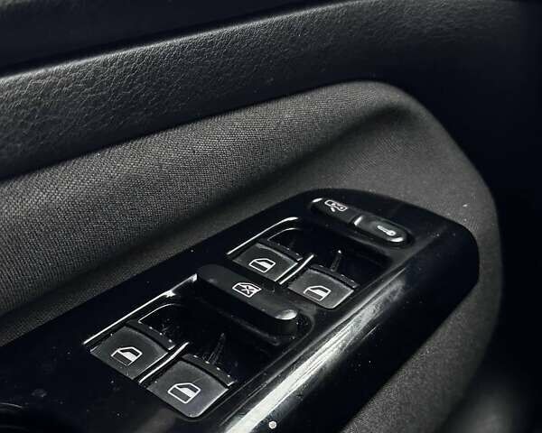 Сірий Фольксваген Бора, об'ємом двигуна 1.6 л та пробігом 295 тис. км за 3590 $, фото 14 на Automoto.ua