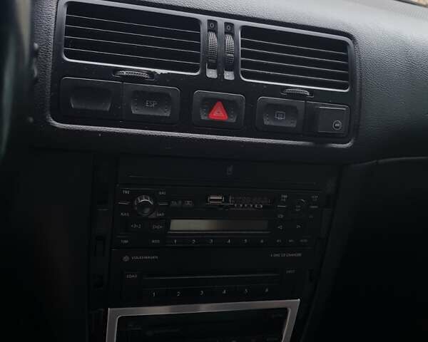 Серый Фольксваген Бора, объемом двигателя 1.6 л и пробегом 250 тыс. км за 5000 $, фото 7 на Automoto.ua