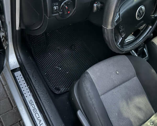 Серый Фольксваген Бора, объемом двигателя 2 л и пробегом 305 тыс. км за 3400 $, фото 2 на Automoto.ua