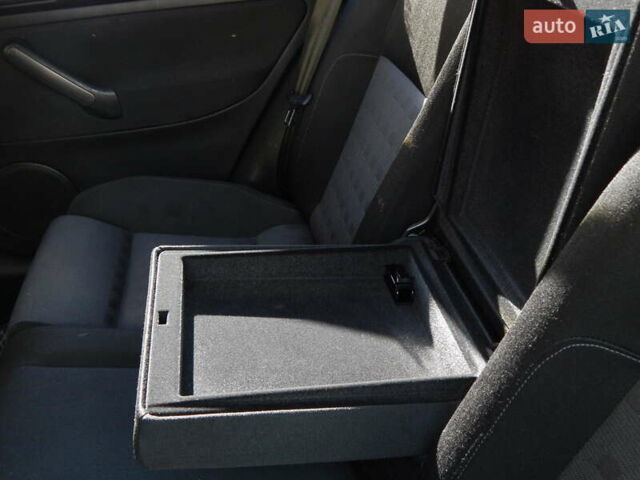 Сірий Фольксваген Бора, об'ємом двигуна 1.6 л та пробігом 203 тис. км за 3800 $, фото 43 на Automoto.ua