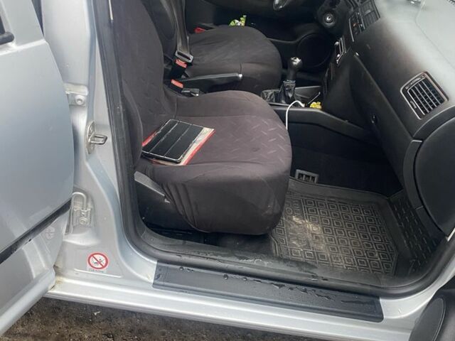 Серый Фольксваген Бора, объемом двигателя 1.6 л и пробегом 304 тыс. км за 4000 $, фото 8 на Automoto.ua