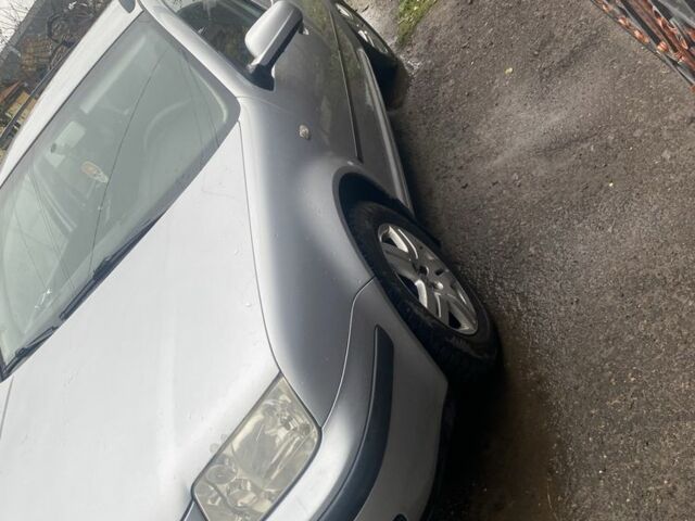 Серый Фольксваген Бора, объемом двигателя 1.6 л и пробегом 304 тыс. км за 4000 $, фото 2 на Automoto.ua