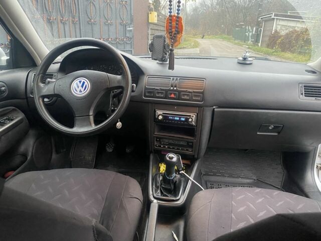 Серый Фольксваген Бора, объемом двигателя 1.6 л и пробегом 304 тыс. км за 4000 $, фото 11 на Automoto.ua