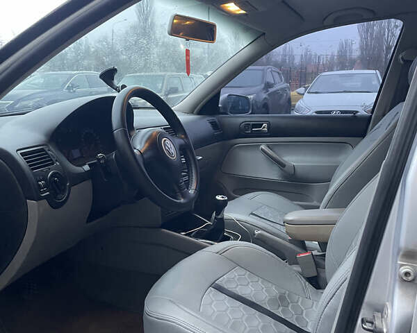 Серый Фольксваген Бора, объемом двигателя 1.9 л и пробегом 324 тыс. км за 5000 $, фото 7 на Automoto.ua