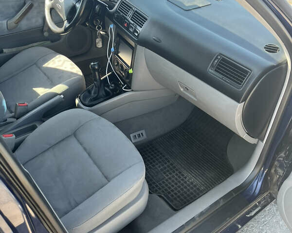 Синій Фольксваген Бора, об'ємом двигуна 1.6 л та пробігом 315 тис. км за 3300 $, фото 4 на Automoto.ua