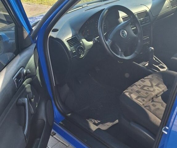 Синий Фольксваген Бора, объемом двигателя 1.4 л и пробегом 250 тыс. км за 3750 $, фото 2 на Automoto.ua