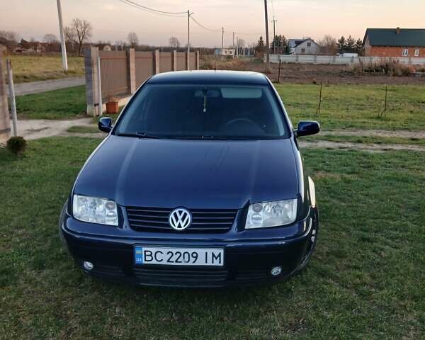 Синий Фольксваген Бора, объемом двигателя 1.6 л и пробегом 280 тыс. км за 3000 $, фото 1 на Automoto.ua