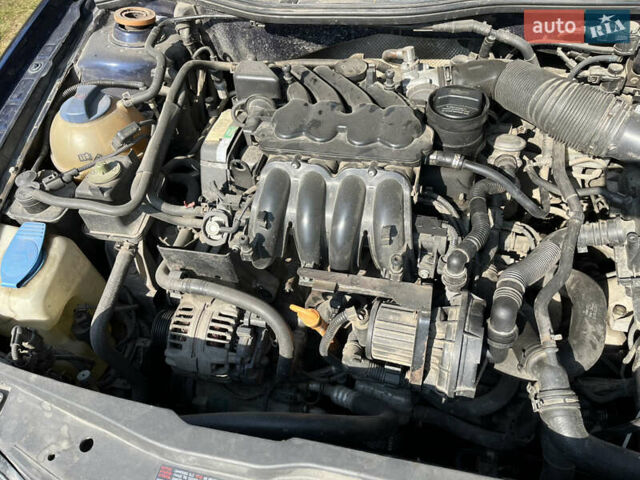 Синій Фольксваген Бора, об'ємом двигуна 1.6 л та пробігом 315 тис. км за 3300 $, фото 12 на Automoto.ua