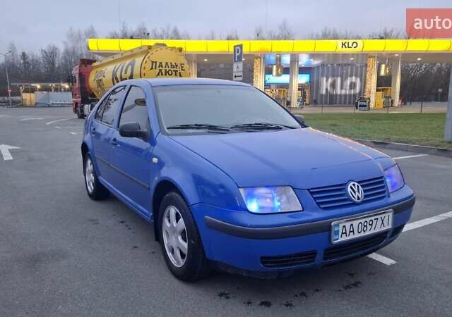 Синій Фольксваген Бора, об'ємом двигуна 1.6 л та пробігом 400 тис. км за 2900 $, фото 4 на Automoto.ua