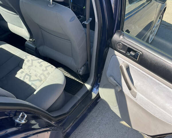 Синій Фольксваген Бора, об'ємом двигуна 1.6 л та пробігом 315 тис. км за 3300 $, фото 6 на Automoto.ua