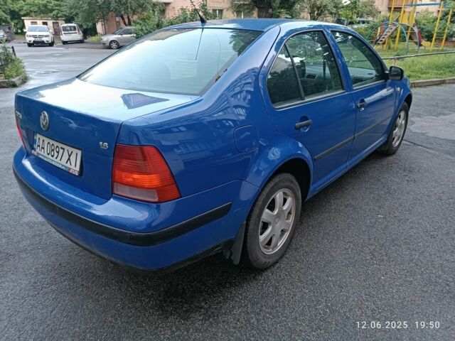 Синий Фольксваген Бора, объемом двигателя 1.6 л и пробегом 407 тыс. км за 2999 $, фото 3 на Automoto.ua