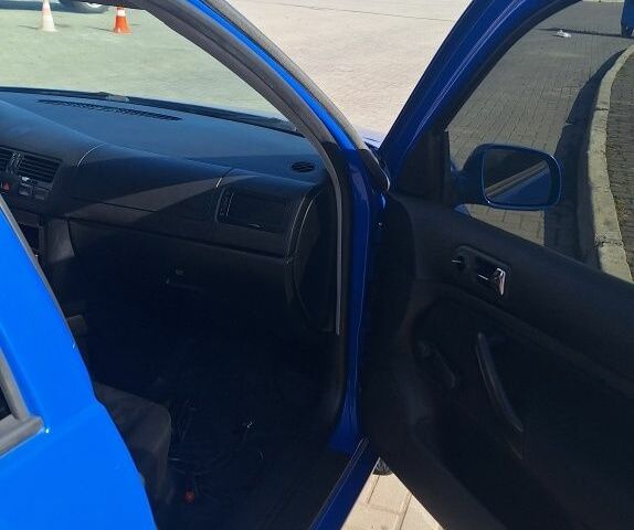 Синий Фольксваген Бора, объемом двигателя 1.4 л и пробегом 250 тыс. км за 3750 $, фото 7 на Automoto.ua