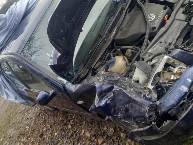 Синий Фольксваген Бора, объемом двигателя 1.6 л и пробегом 290 тыс. км за 2000 $, фото 1 на Automoto.ua