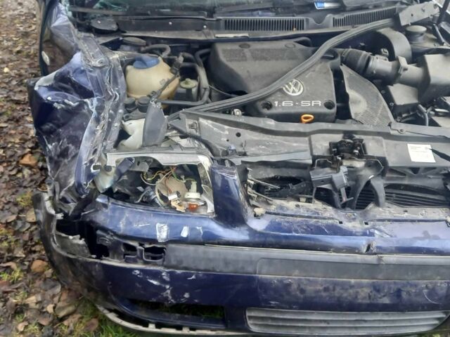 Синий Фольксваген Бора, объемом двигателя 1.6 л и пробегом 290 тыс. км за 2000 $, фото 4 на Automoto.ua