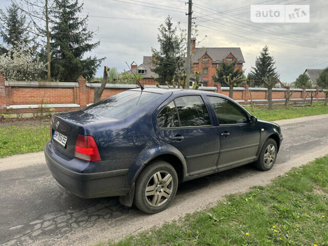 Синій Фольксваген Бора, об'ємом двигуна 1.6 л та пробігом 215 тис. км за 3950 $, фото 2 на Automoto.ua