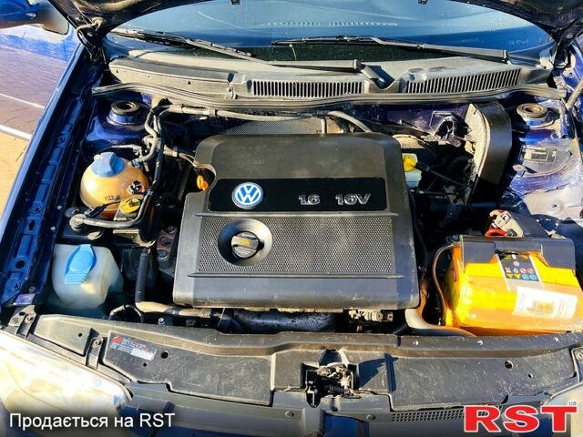 Синій Фольксваген Бора, об'ємом двигуна 1.6 л та пробігом 280 тис. км за 3500 $, фото 4 на Automoto.ua