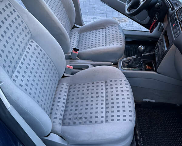 Синій Фольксваген Бора, об'ємом двигуна 1.6 л та пробігом 171 тис. км за 3999 $, фото 40 на Automoto.ua