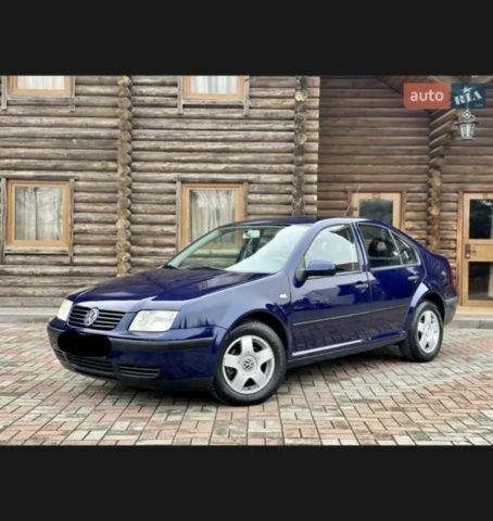 Синій Фольксваген Бора, об'ємом двигуна 1.6 л та пробігом 230 тис. км за 5200 $, фото 1 на Automoto.ua