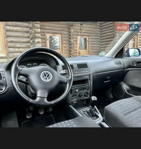 Синій Фольксваген Бора, об'ємом двигуна 1.6 л та пробігом 230 тис. км за 5200 $, фото 5 на Automoto.ua