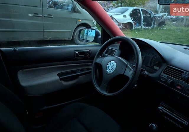 Фольксваген Бора 2001 у Млынове на Automoto.ua Синій Фольксваген Бора, об'ємом двигуна 1.98 л та пробігом 370 тис. км за 1899 $, фото 8 на Automoto.ua