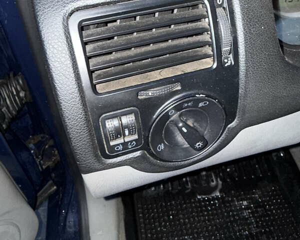 Синій Фольксваген Бора, об'ємом двигуна 1.6 л та пробігом 171 тис. км за 3999 $, фото 35 на Automoto.ua