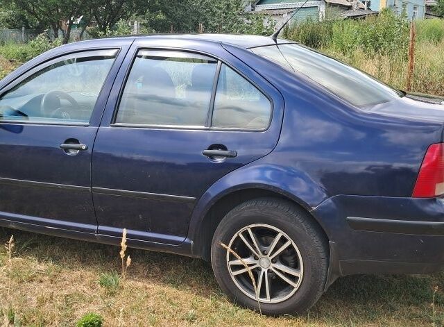 Синий Фольксваген Бора, объемом двигателя 1.6 л и пробегом 310 тыс. км за 3200 $, фото 2 на Automoto.ua