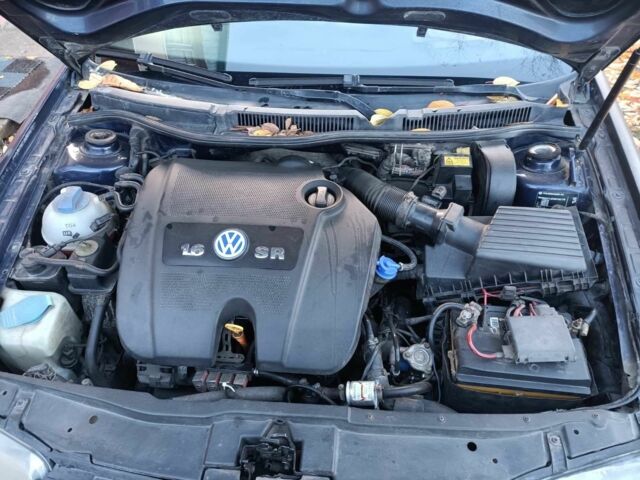 Синий Фольксваген Бора, объемом двигателя 1.6 л и пробегом 200 тыс. км за 3800 $, фото 4 на Automoto.ua