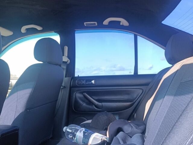 Синий Фольксваген Бора, объемом двигателя 1.6 л и пробегом 200 тыс. км за 3800 $, фото 5 на Automoto.ua