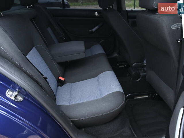 Синій Фольксваген Бора, об'ємом двигуна 1.6 л та пробігом 232 тис. км за 5600 $, фото 22 на Automoto.ua