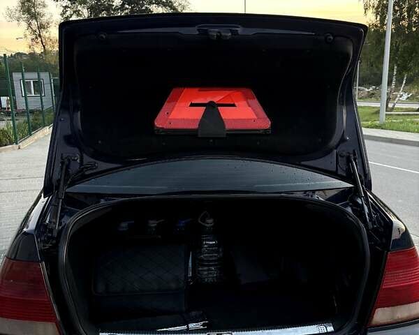 Синій Фольксваген Бора, об'ємом двигуна 1.6 л та пробігом 326 тис. км за 3300 $, фото 4 на Automoto.ua
