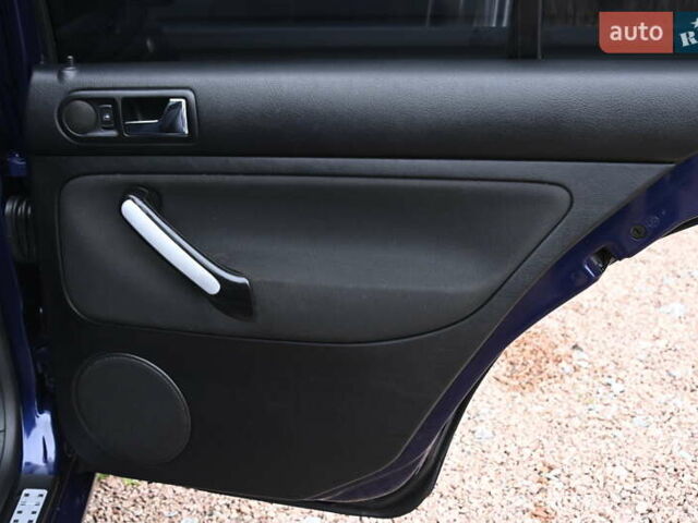 Синій Фольксваген Бора, об'ємом двигуна 1.6 л та пробігом 232 тис. км за 5600 $, фото 21 на Automoto.ua