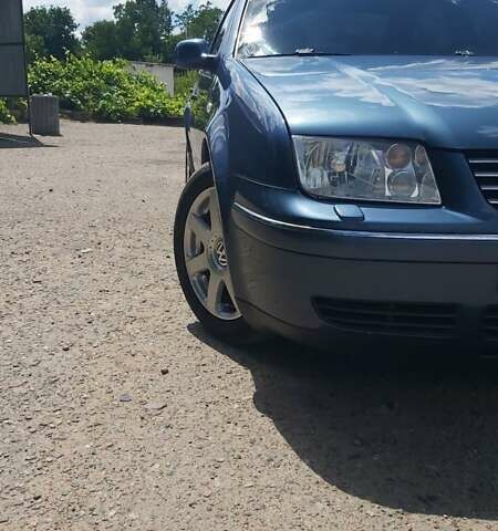 Синий Фольксваген Бора, объемом двигателя 1.6 л и пробегом 250 тыс. км за 5500 $, фото 1 на Automoto.ua