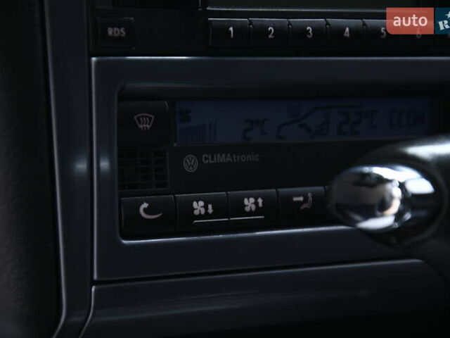 Синій Фольксваген Бора, об'ємом двигуна 1.6 л та пробігом 232 тис. км за 5600 $, фото 17 на Automoto.ua