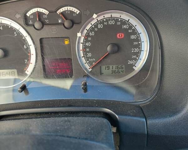 Синій Фольксваген Бора, об'ємом двигуна 1.6 л та пробігом 194 тис. км за 4200 $, фото 5 на Automoto.ua