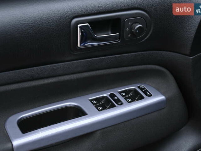 Синій Фольксваген Бора, об'ємом двигуна 1.6 л та пробігом 232 тис. км за 5600 $, фото 13 на Automoto.ua